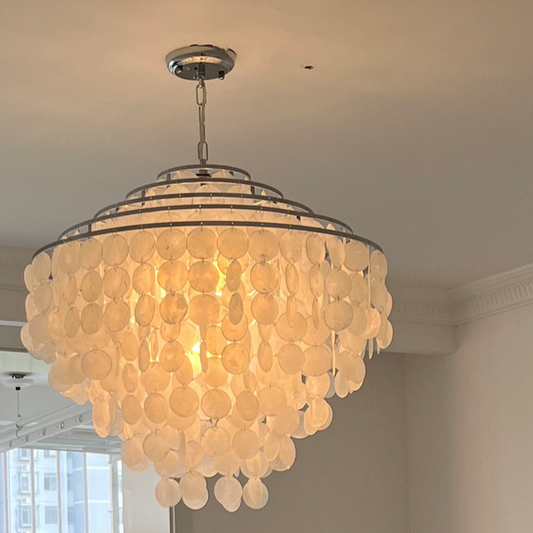 Lustre vintage en coquillages, esprit crème