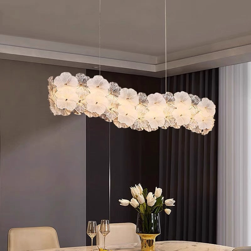 Lustre à pétales de verre, inspiration française