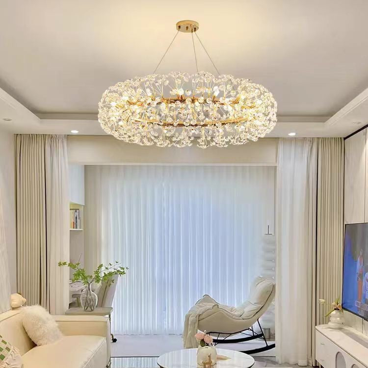 Lustre à anneau doré et éléments en cristal