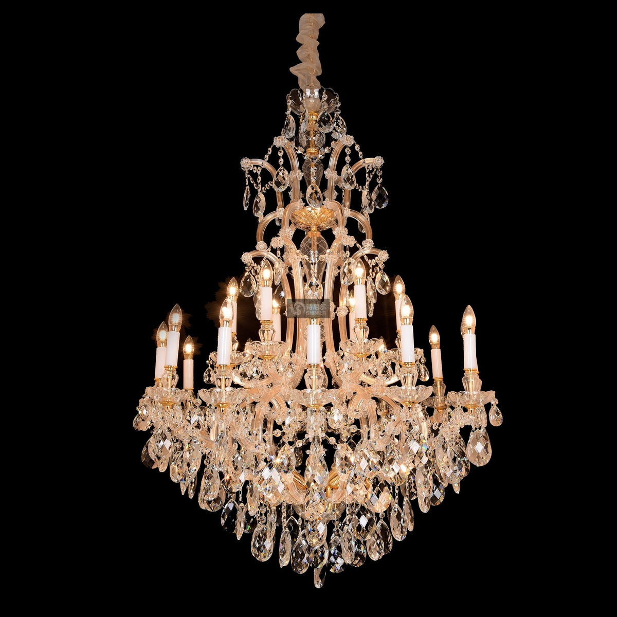 Lustre classique à branches et décors en cristal