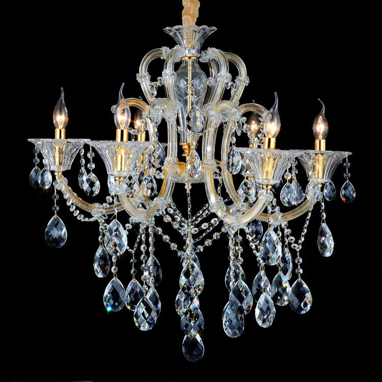 Lustre classique à branches et décors en cristal