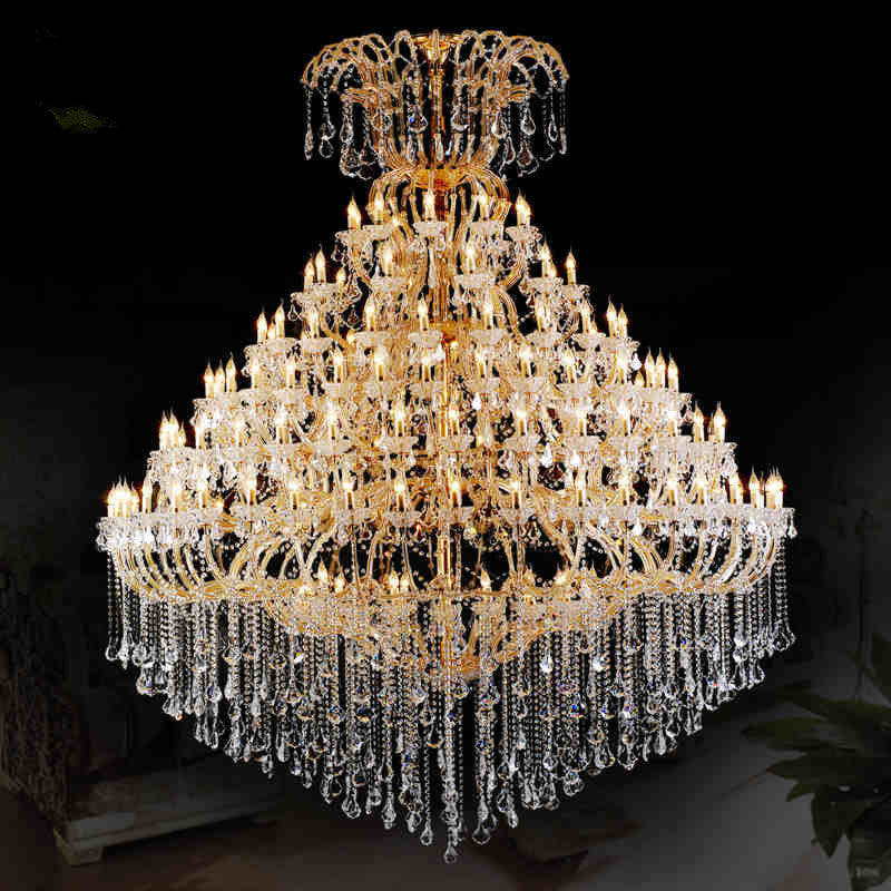 Lustre classique à branches et décors en cristal