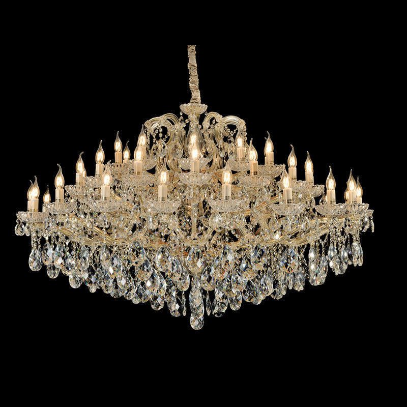 Lustre classique à branches et décors en cristal